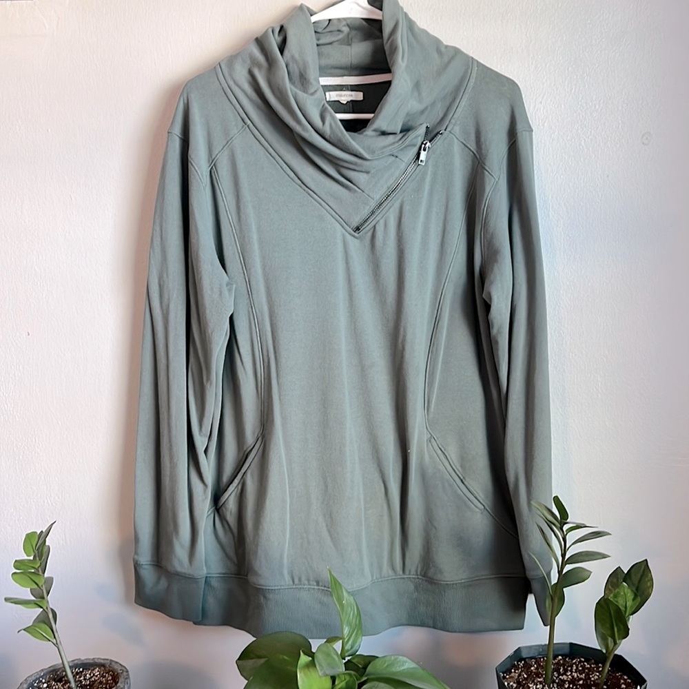 Teal sweatshirt-Maurice’s. Zipper detail on neck and pockets.